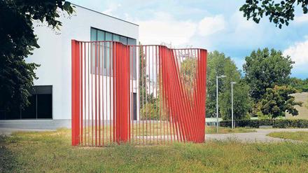 Für Transparenz sollte die Stahlskulptur vor dem Gebäude der Staatlichen Ballettschule und Schule für Artistik stehen. 