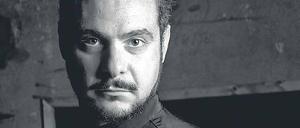 Der Solo-Schlagzeuger Alexandros Giovanos 
