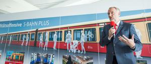Konzernbevollmächtigter Alexander Kaczmarek stellt die "Qualitätsoffensive S-Bahn Plus" vor.