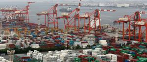 Container im Hafen von Tokio.