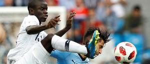 Er ist weder besonders groß noch kräftig. Trotzdem gewinnt N’Golo Kanté (l.) beinahe jedes Duell.