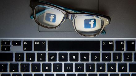 Facebook verdient zu viel Geld mit den Daten seiner Nutzer. Wäre es nicht gerechter, das Unternehmen zahlte für deren Informationen?