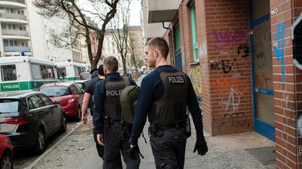 Einsatz in Neukölln. Im Sommer 2018 beschlagnahmte die Polizei etliche Immobilien, mutmaßlich durch Geldwäsche finanziert. 