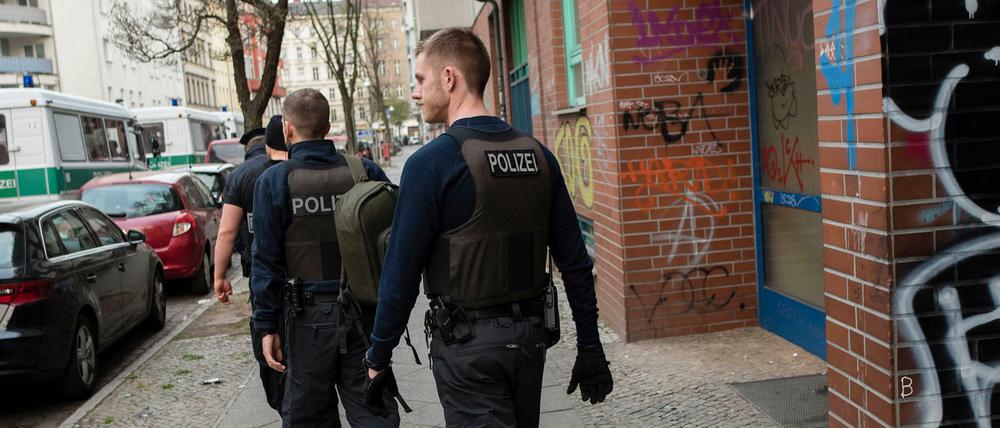 Einsatz in Neukölln. Im Sommer 2018 beschlagnahmte die Polizei etliche Immobilien, mutmaßlich durch Geldwäsche finanziert.
