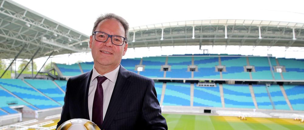 Hält den Ball nicht flach: Hermann Winkler kritisiert die DFB trotz Schweigegebot.