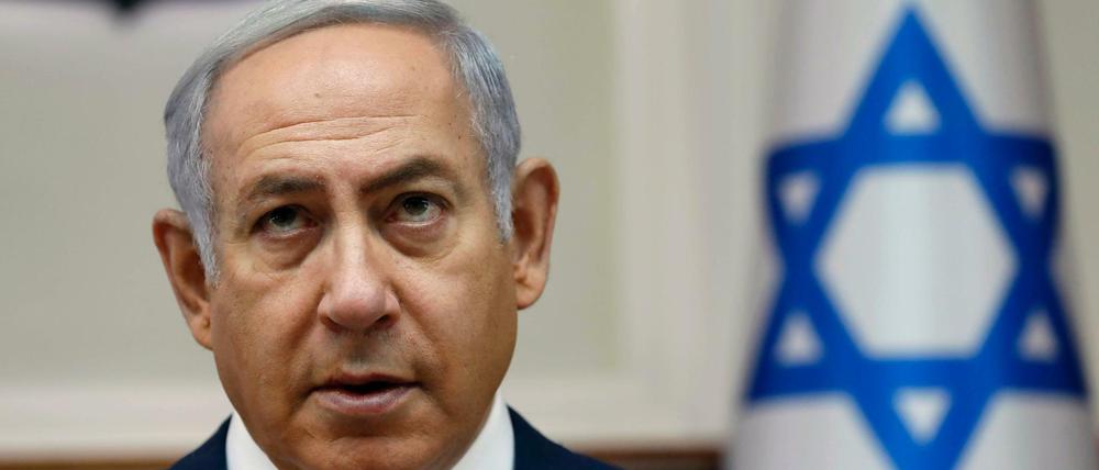 Benjamin Netanjahu, Ministerpräsident von Israel, spricht beim wöchentlichen Kabinettstreffen in seinem Büro.