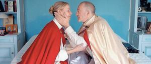 Die letzte Reise des Sirius-Ordens: Claude (Dominique Reymond) und Jorge (Carlo Brandt) bereiten sich auf den Freitod vor. 