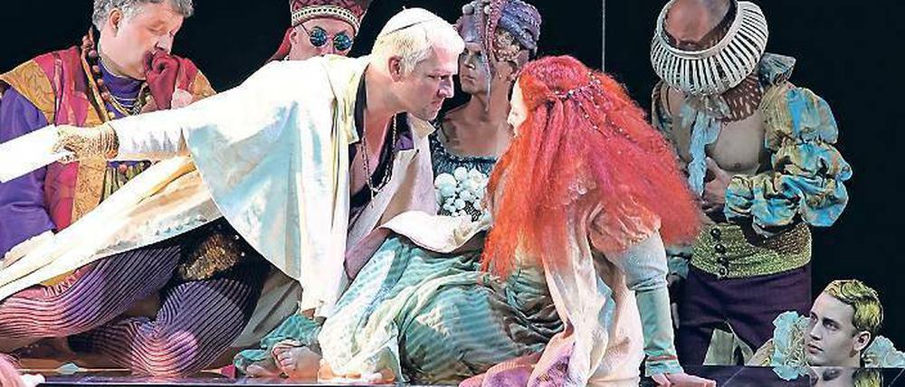 Grausamer Vater. Die Oper „Beatrice Cenci“ im Bregenzer Festspielhaus, mit Graf Francesco Cenci (Christoph Pohl) und Beatrice (Gal James).