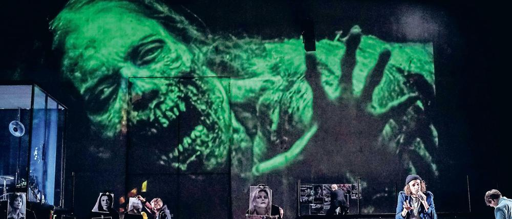 Szene des Stücks "Fear", das im Oktober 2015 in der Schaubühne Berlin Premiere feierte.