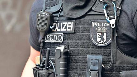 Beamte der Abteilung Beweissicherung beschlagnahmten 77 Immobilien der Familie R.