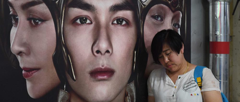 Ein Plakat von "Asury" in Peking.