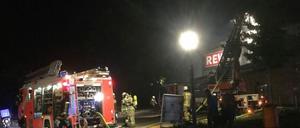 In der Nacht brannte ein Rewe-Markt in Lichtenberg