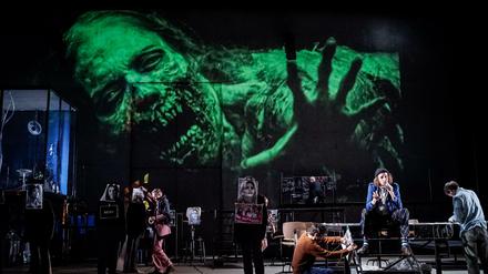 Europas Dämonen. Falk Richters Stück "Fear" hatte 2015 an der Berliner Schaubühne Premiere. 