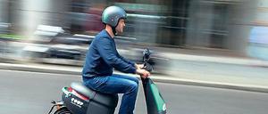Trendig. Emmy und Coup (im Bild) haben 1650 E-Scooter im Berliner Verleih. 