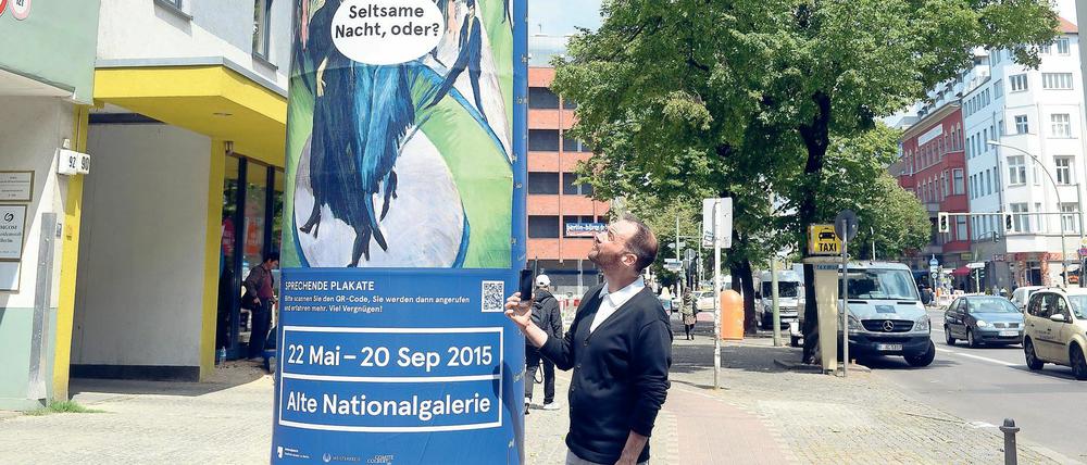 Berliner Tradition: Werbung auf der Litfaßsäule.