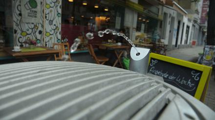 Rares Nass. Nur wenige Trinkbrunnen stehen in der Stadt.