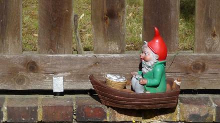Einsamer Gartenzwerg in Rahnsdorf. Immer nah am Wasser. 