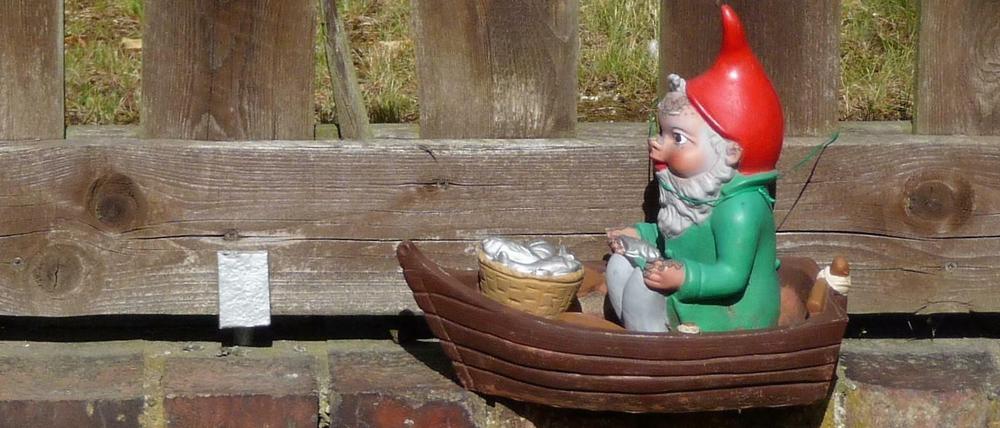 Einsamer Gartenzwerg in Rahnsdorf. Immer nah am Wasser.