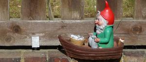 Einsamer Gartenzwerg in Rahnsdorf. Immer nah am Wasser. 