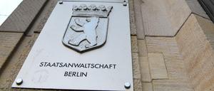 Das Schild der Staatsanwaltschaft Berlin am Eingang zum Gerichtsgebäude in der Turmstraße in Moabit.