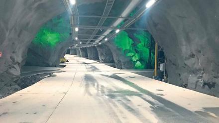 Unter Tage. Durch die frühere Mine zieht sich eine 14 Meter breite und 1,3 Kilometer lange Betonstraße. Hunderte Bitcoin-Rechner laufen rund um die Uhr. 