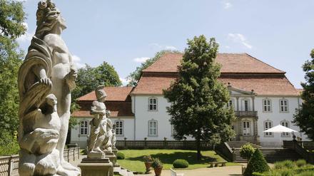 Das Schloss Wiepersdorf in Brandenburg liegt inmitten eines denkmalgeschützten Landschaftsgartens. 