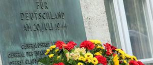 Gedenken an die hingerichteten Hitler-Attentäter im Bendlerblock.