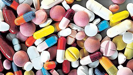 Viele Pillen: Bei Spezialtherapien zahlt man in den USA mehr als in Deutschland. 