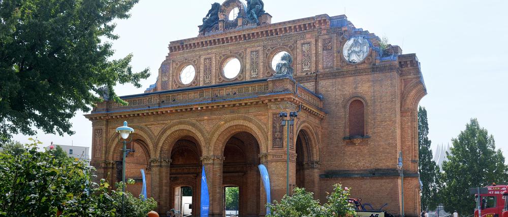 Das neue Exil-Museum soll hinter dem Portikus am Anhalter Bahnhof gebaut werden.