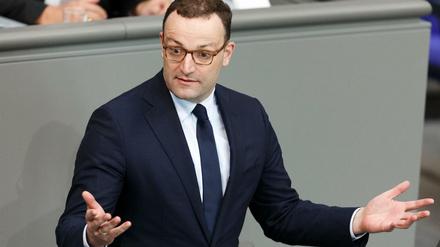 Bundesgesundheitsminister Jens Spahn (CDU) spricht bei der Plenarsitzung im Deutschen Bundestag.