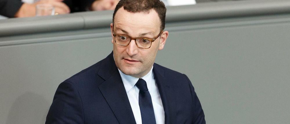 Bundesgesundheitsminister Jens Spahn (CDU) spricht bei der Plenarsitzung im Deutschen Bundestag.