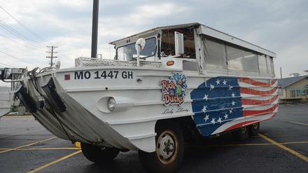 Ein solches Boot verunglückte auf dem See in Branson, Missouri. 