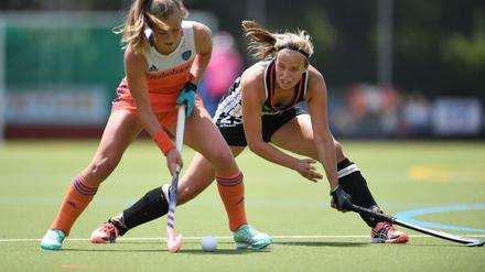 Matchwinner. Viktoria Huse (r.), hier im Testspiel gegen die Niederlande, erzielte zwei Treffer gegen Südafrika.