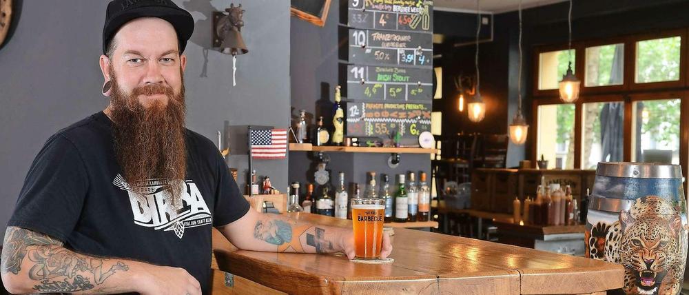 Donald Burke, Kenner der Craft-Bier-Szene, war früher Tätowierer in Kanada. Sein Lieblingsbier schmeckt nach Kuchen.