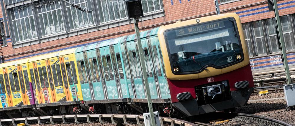 Zwei Wochen lang halten die S-Bahnen nicht am Bahnhof Zoo.