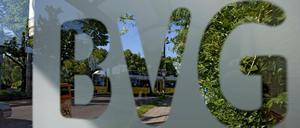 Bislang war die Firma Wall für die Werbung in BVG-Haltestellen zuständig, ebenso für die Reinigung der Anlagen. Das könnte sich jetzt ändern.