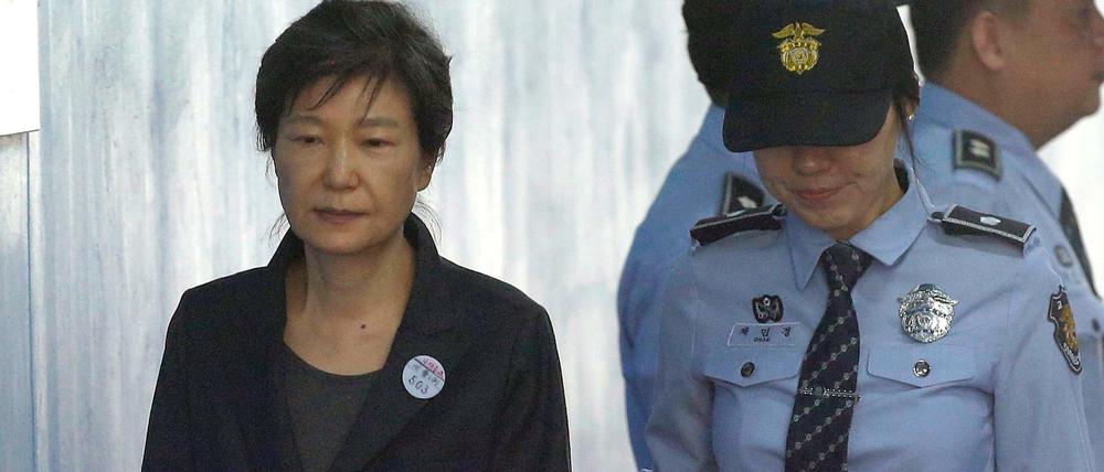 Die frühere südkoreanische Präsidentin Park Geun Hye kommt zu einer Anhörung ins Gericht.