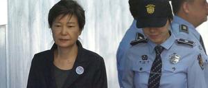 Die frühere südkoreanische Präsidentin Park Geun Hye kommt zu einer Anhörung ins Gericht.