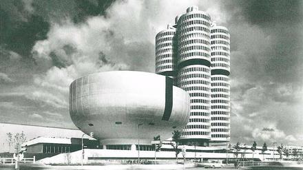 Bildschön. BMW-Zentrale in München, gesehen von Sigrid Neubert. 