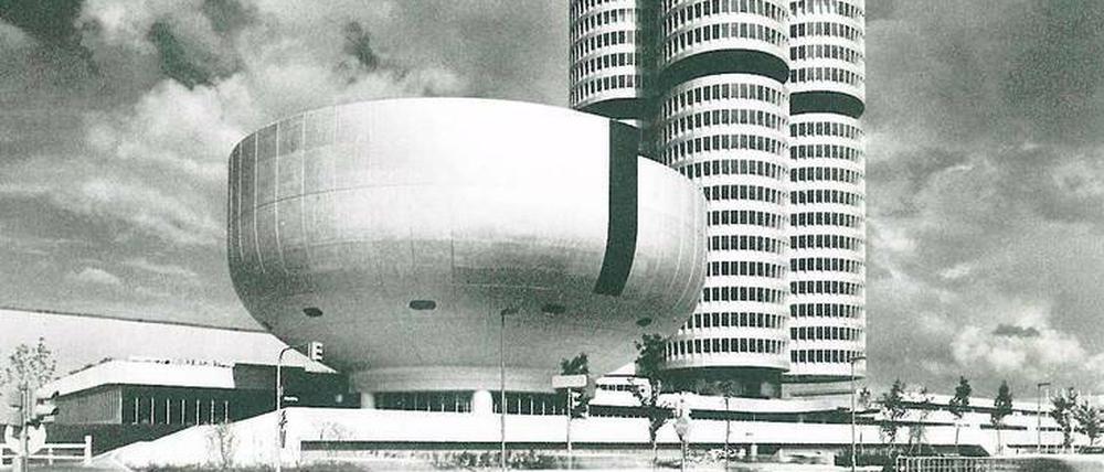 Bildschön. BMW-Zentrale in München, gesehen von Sigrid Neubert. 