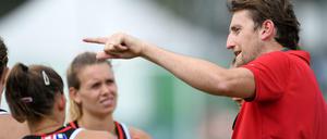 Da geht's lang. Die Hockey-Damen von Bundestrainer Xavier Reckinger wollen sich bei der WM in England teuer verkaufen.