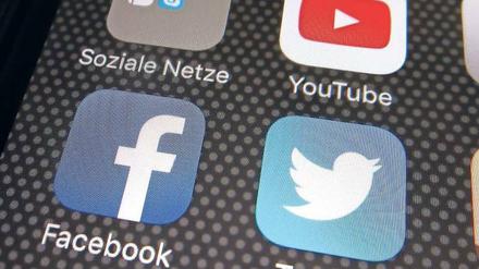 Du sollst nicht lügen. Youtube bevorzugt seriöse Videos, Facebook schaltet Warnhinweise auf Whatsapp und Twitter löscht Millionen Nutzerkonten.