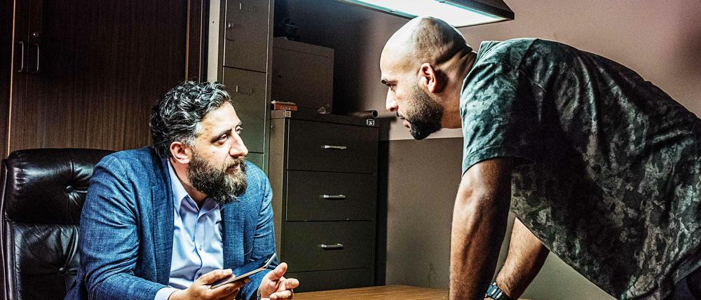 Die Schauspieler der Serie "4 Blocks" Kida Khodr Ramadan (l) als Ali Toni Hamady und Veysel Gelin als Abbas Hamady.