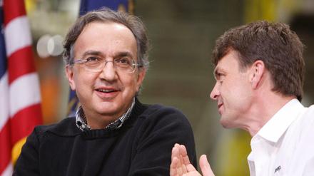 Fiat-Chrysler-Chef Sergio Marchionne (l) und Mike Manley (r), Jeep-Markenchef, der seit vielen Jahren zum Top-Management des Autobauers gehört. 