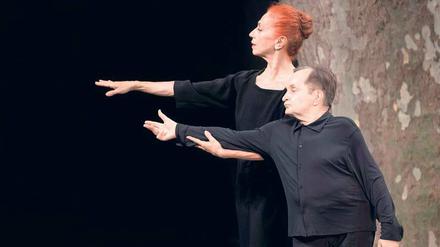 Hommage an eine Primaballerina. In Raimund Hoghes Stück „Canzone per Ornella“ spielen sich die einstige Solotänzerin und der deutsche Choreograph selbst.