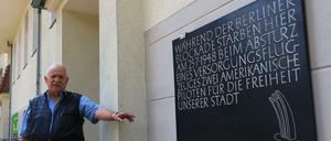 Gerhard Haupt hat 1948 als 9-Jähriger erlebt, wie ein Rosinenbomber in dieses Haus gestürzt ist.