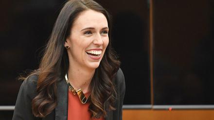 Gewinnend. Neuseelands Premierministerin Jacinda Ardern.
