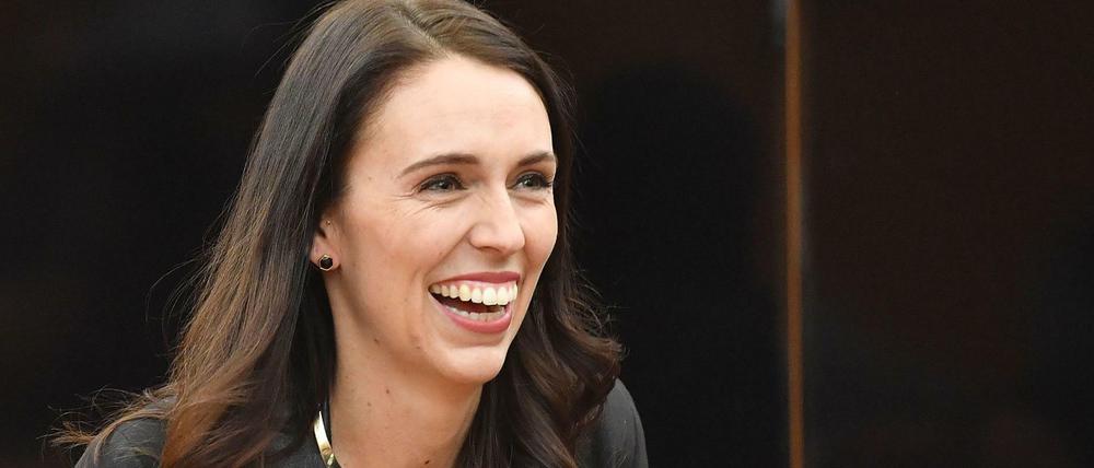 Gewinnend. Neuseelands Premierministerin Jacinda Ardern.