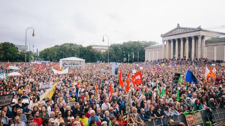 Die Polizei sprach von mehr als 20.000 Teilnehmern. 