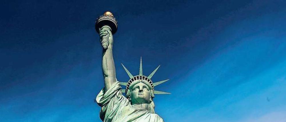 Das Tor zur neuen Welt. Die Freiheitsstatue in New York, das Sehnsuchtssymbol für viele Einwanderer. Migrationsnetzwerke verbanden die Kontinente – und zogen immer mehr Auswanderer in die Vereinigten Staaten.